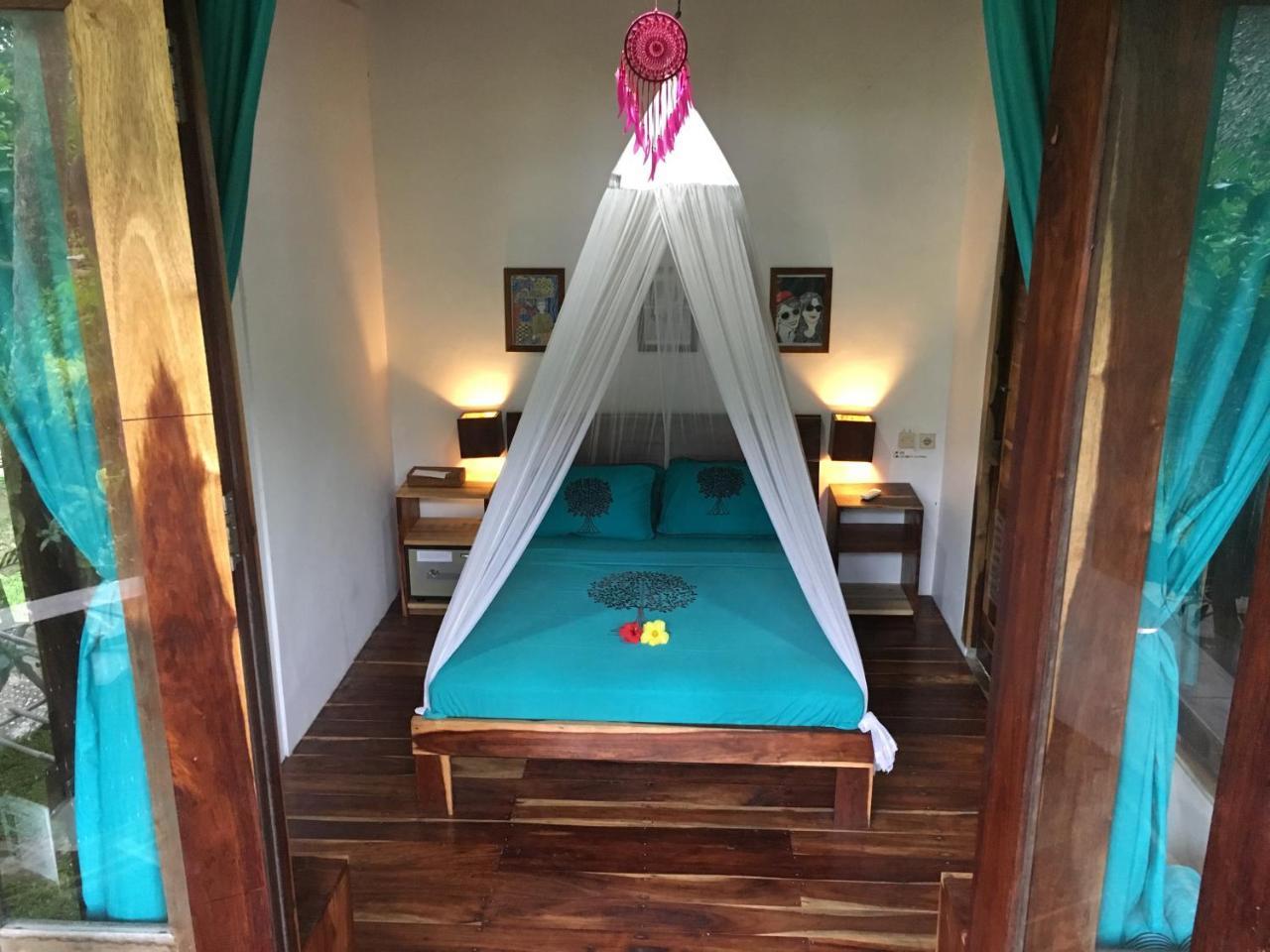 Rumah liburan Monyet Batukaras
